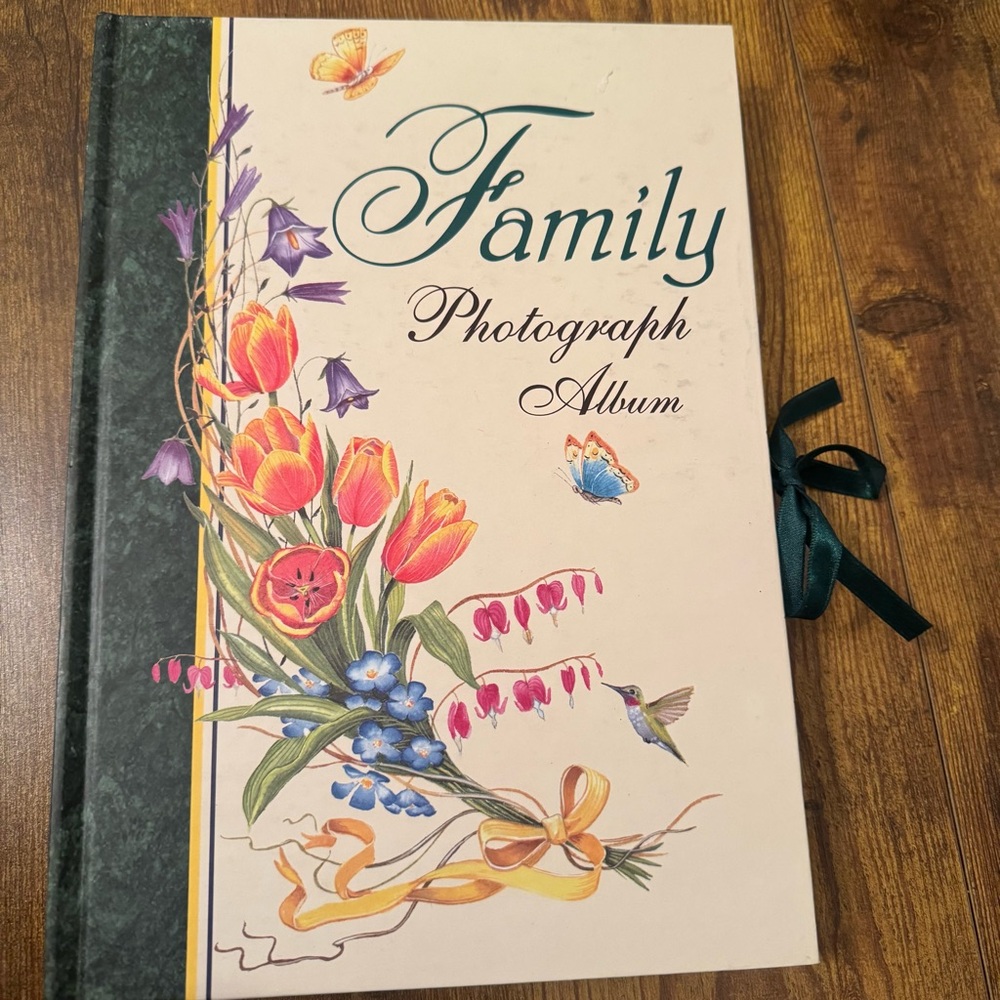 Nichols Industries 1997 Family Photo Album Unused Floral Die Cut Window Vintage
